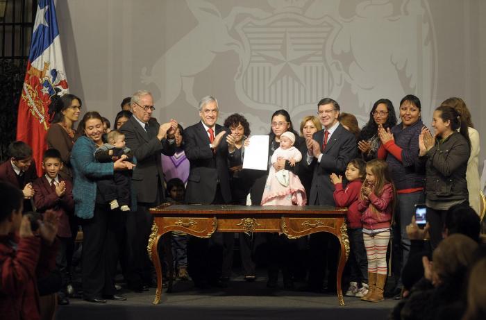 Le président Sebastián Piñera a signé un projet de loi pour venir en aide aux familles chiliennes les plus démunies (photo Gobierno de Chile) Le président Sebastián Piñera a signé un projet de loi pour venir en aide aux familles chiliennes les plus démunies (photo Gobierno de Chile)