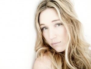 EMILIE Cartier enfonce le clou !