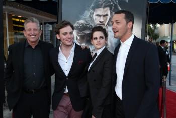 Kristen Stewart :Promotion de Snow White à Los Angeles.(Sreening) Kristen Stewart :Promotion de Snow White à Los Angeles.(Sreening)