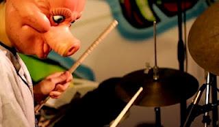 BADBADNOTGOOD - UWM (Feat. Leland Whitty) BADBADNOTGOOD - UWM (Feat. Leland Whitty)