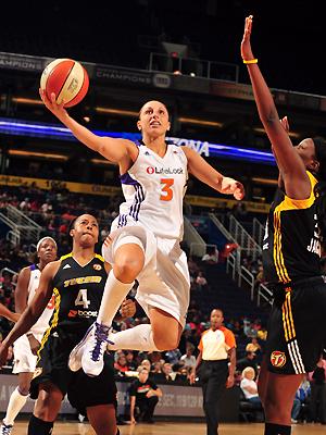 WNBA : Diana TAURASI blessée Diana-TAURASI--Phoenix--vs.-Tulsa_Barry-GOSSAGE.jpg