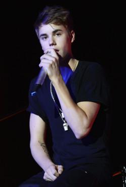 Justin Bieber quitte la scène des NRJ Music Tour après un gros mal de tête (Vidéo)