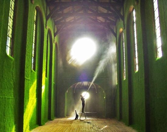 Une église historique tapissée d’herbe au Sud-Est de Londres Une église historique tapissée d'herbe au Sud-Est de Londres