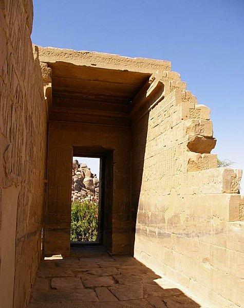 Philae - Portique d'Hadrien (Cliché : http://ancienegypte.fr/philae/page5.htm) Philae---Portique-d-Hadrien.JPG