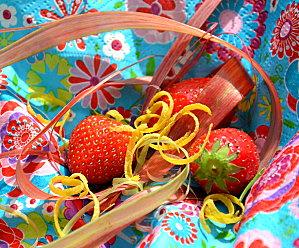 Salade de fraises et rhubarbe rôtie aux zestes et écorces de citron salade-fraise-rhubarbe2.JPG
