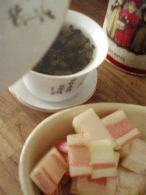 Frugalité par le Gunpowder et le Da Hong Pao