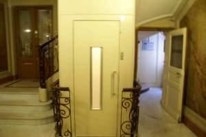 vestibule Des losanges dans le miroir, et des chakras.