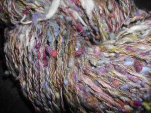 Fil de laine ....au rouet ...teintures maison .... bou1