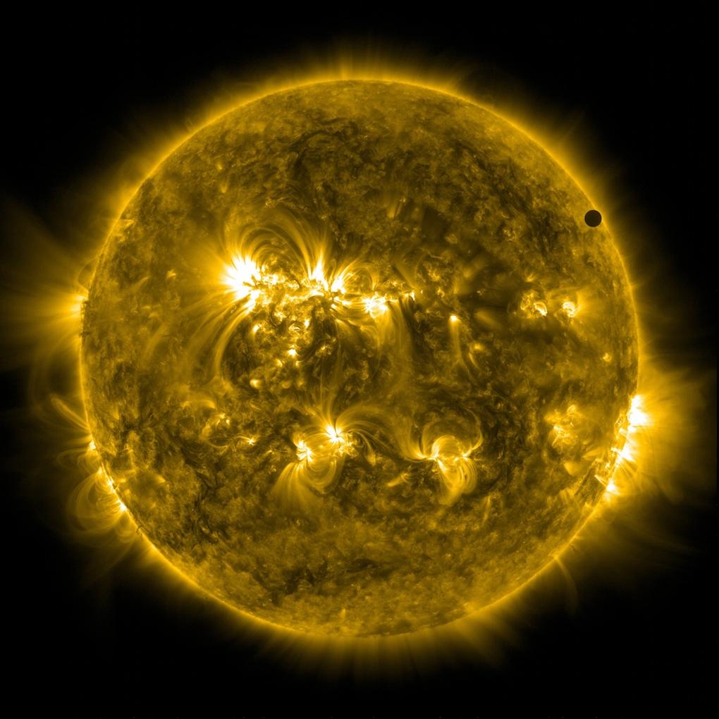 Transit de Venus photographié par SDO, 171 Angstrom