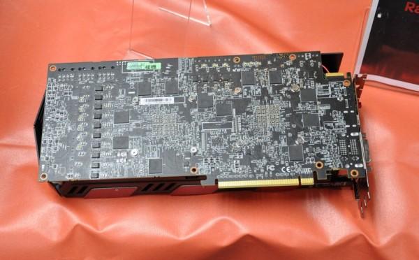 05226282-photo-powercolor-7970-x2 05226282 photo powercolor 7970 x2 600x372 Powercolor : la Radeon HD 7970 X2 sera diabolique