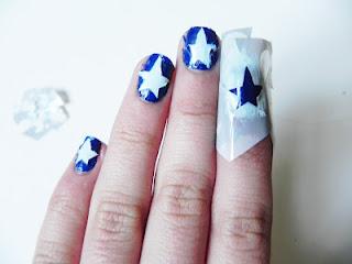 American flag nail art (using tape) - Nail art drapeau américain (technique du scotch)