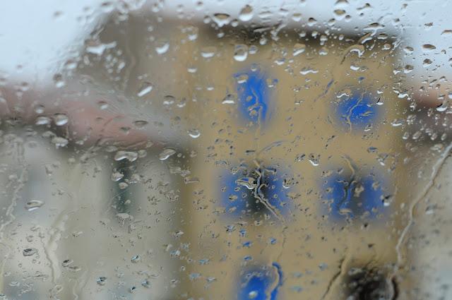 Photographies de la semaine : de l'eau, une couleuvre, des boites et un éclair Photographies de la semaine : de l'eau, une couleuvre, des boites et un éclair