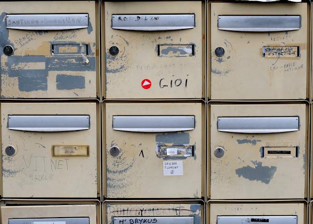 Photographies de la semaine : de l'eau, une couleuvre, des boites et un éclair Photographies de la semaine : de l'eau, une couleuvre, des boites et un éclair