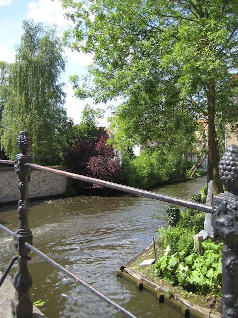 De nouveau les canaux de Bruges, sous un rare soleil de juin...