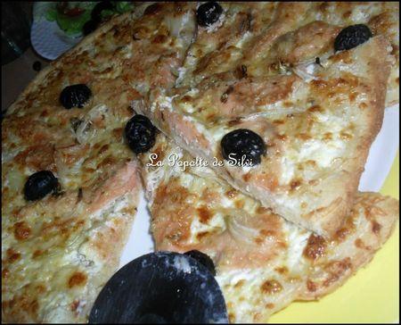 Pizza au saumon et à la creme fraiche SAM_2086