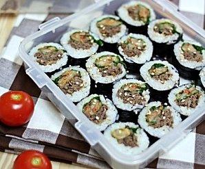Des recettes d’en-cas populaires en Corée 불고기김치김밥