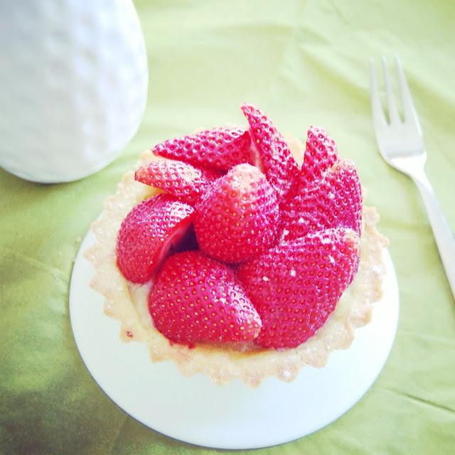 Tartelettes fraises et compotée de rhubarbe Tartelettes fraises et compotée de rhubarbe