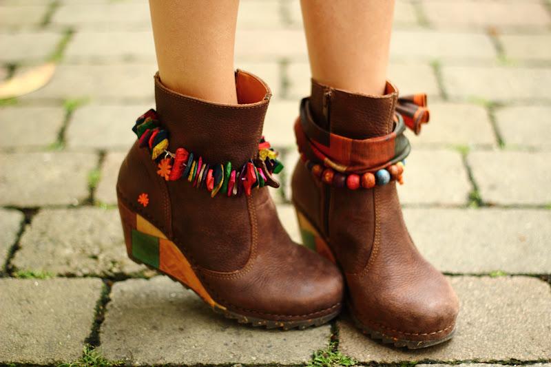 Le couple qui accessoirisait ses chaussures ! Le couple qui accessoirisait ses chaussures !