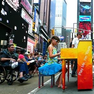 Adieu Berthe en avant première, Derniers jours des visites déguides du 104, Play me I'm yours Play me I'm yours lutetia blog