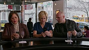 Critiques Séries : Nurse Jackie. Saison 4. Episode 10. Handle Your Scandal vlcsnap-2012-06-18-19h16m08s223.png