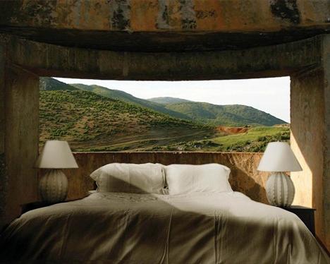 Bunker_Albanie1 Mushroom hotel room- credit Abitare / Photo postée sur Flickr par Adnan Asllani.
