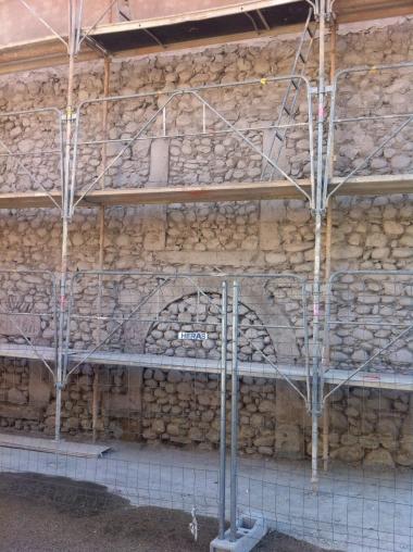 Le mur de la honte devient le mur des lamentations à St. Julien Mur boulets.JPG