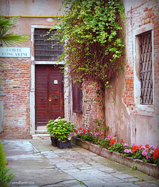 À deux pas de la Fenice ... À deux pas de la Fenice ...