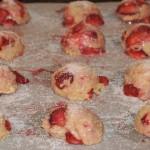 Étape 7 de la recette de biscuits fraises et rhubarbe
