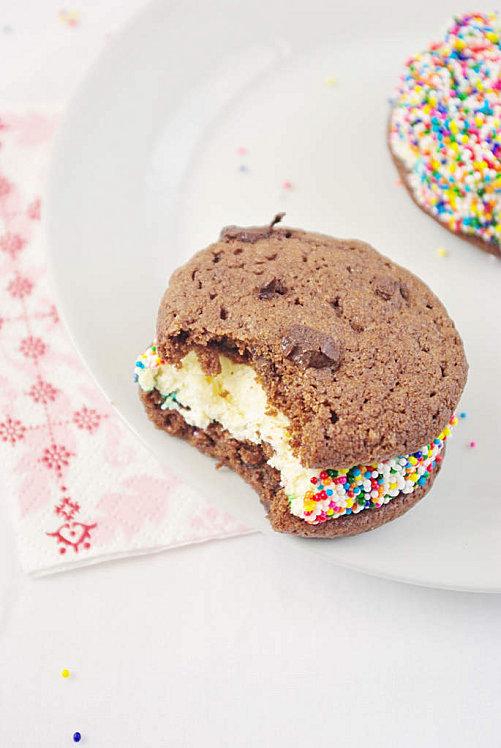 Cookies au chocolat et pépites de chocolat noir Sandwichs cookies au cheesecake 3