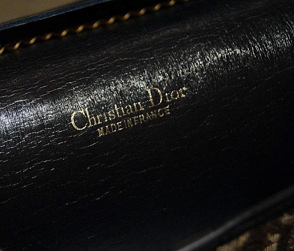 Emmaüs : la pochette Dior DSC05030