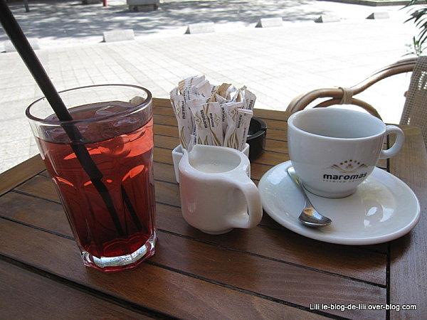 Un week-end prolongé à Budapest : côté pratique et premières impressions Budapest-verre-en-terrasse.JPG