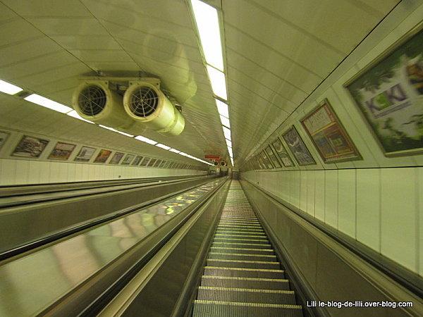 Un week-end prolongé à Budapest : côté pratique et premières impressions Budapest-escalators-metro.JPG