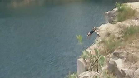 Passe-temps très dangereux Le cliff jumping gagne en popularité Passe-temps très dangereux Le cliff jumping gagne en popularité
