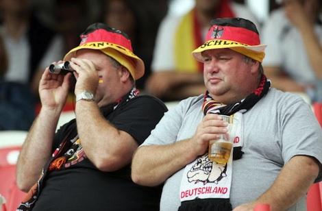 Vivement la mi-temps et la pause pipi ! img Src: sportune.fr euro 2012 Euro de football 2012 | Au delà des matchs #5 : Supporters de l’Euro