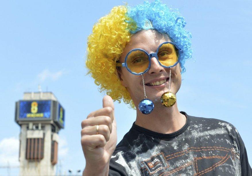 Après le match je suis de sortie ! img Src: lpcdn.ca 509483 fan suedois plein euro 2012 Euro de football 2012 | Au delà des matchs #5 : Supporters de l’Euro
