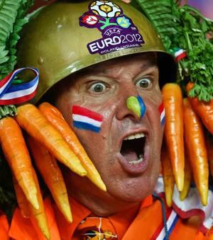 Même si mon équipe perd j’aurai de quoi me régaler ! img Src: chronofoot.com pour ouvrir le bal nous vous presentons le chef de l euro 2012 le general carotte 62125 w300 Euro de football 2012 | Au delà des matchs #5 : Supporters de l’Euro