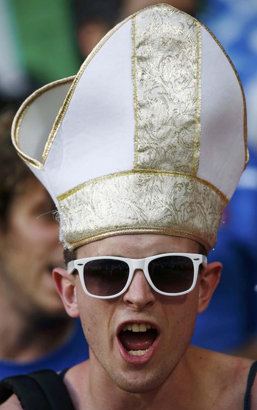 Comment ça que l’équipe du Vatican n’est pas qualifiée ? img Src: darkroom.baltimoresun.com REU SOCCER EURO 035 Euro de football 2012 | Au delà des matchs #5 : Supporters de l’Euro