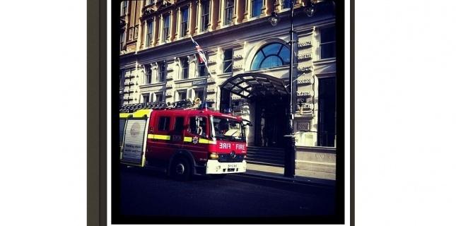 Un incendie éclate dans l'hôtel de Rihanna, elle se retrouve à la rue