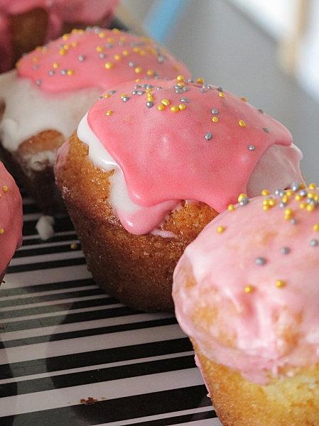 Mes 1ers cupcakes ... façon gâteau au yaourt 06-Juin-4569.jpg