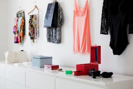 DECOuvrir- femme touche Attention aux soldes! * ou comment ranger vos nouveaux achats