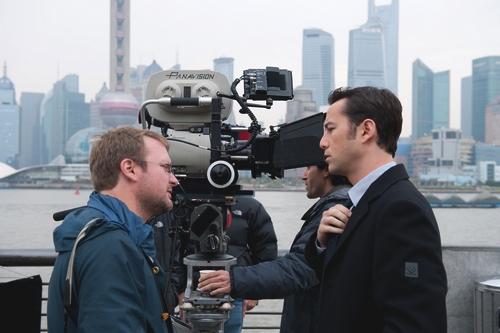 Looper, trois bandes-annonces explosives… looper