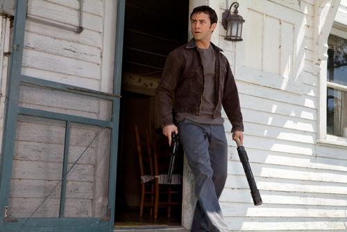Looper, trois bandes-annonces explosives… looper