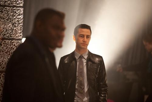 Looper, trois bandes-annonces explosives… looper