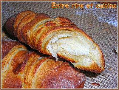 Croissants au lait ribot...sans tourage et bluffants de croustillant Croissants-au-lait-ribot-002.JPG