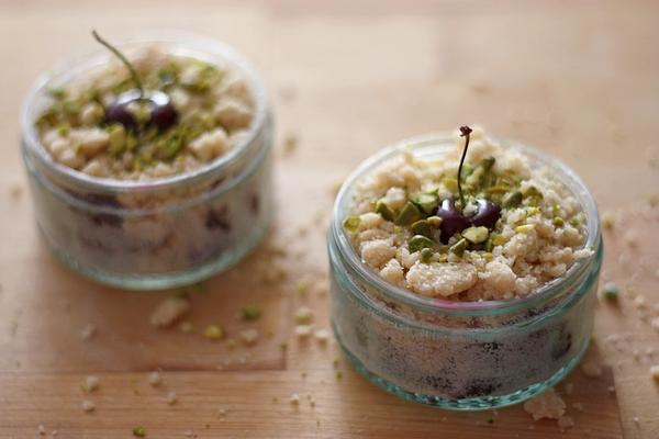 crumblecerises3 Crumble aux cerises pour faire venir lété