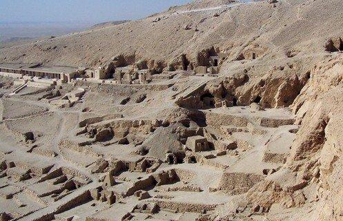 Les ouvriers du pharaon, en l’Égypte ancienne ! tombes-d-artisans-celles-d-Inerkaou--de-Sennedjem-et-de-Pac.jpg