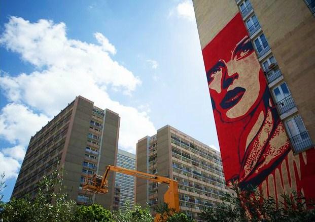 Iconic Street Art: Intervention de Shepard Fairey aka Obey à l'angle du boulevard Vincent Auriol et de la rue Jeanne d'Arc - Paris 13