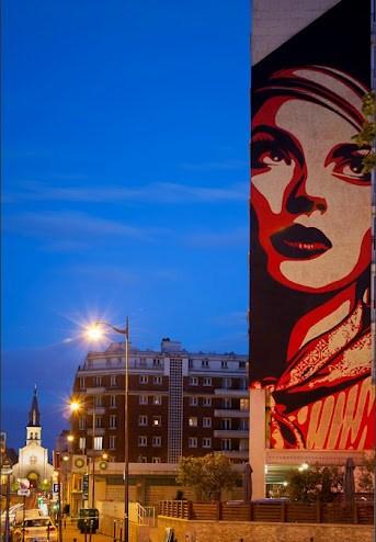 Iconic Street Art: Intervention de Shepard Fairey aka Obey à l'angle du boulevard Vincent Auriol et de la rue Jeanne d'Arc - Paris 13