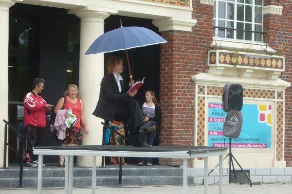 Fête d'été de la Délivrance à Lomme : amusons-nous sous la pluie. Fête d'été de la Délivrance à Lomme : amusons-nous sous la pluie.