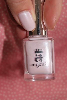 Iseult de A ENGLAND, pour avoir des ongles de princesse. Iseult de A ENGLAND, pour avoir des ongles de princesse.